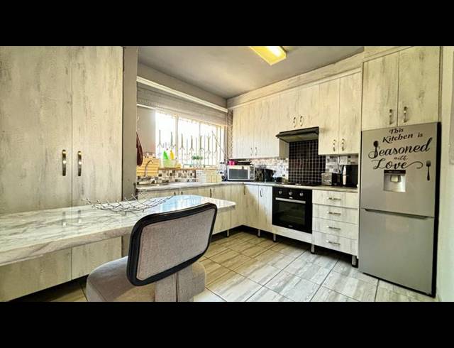3 BEDROOM HOUSE FOR SALE IN CHRISVILLE